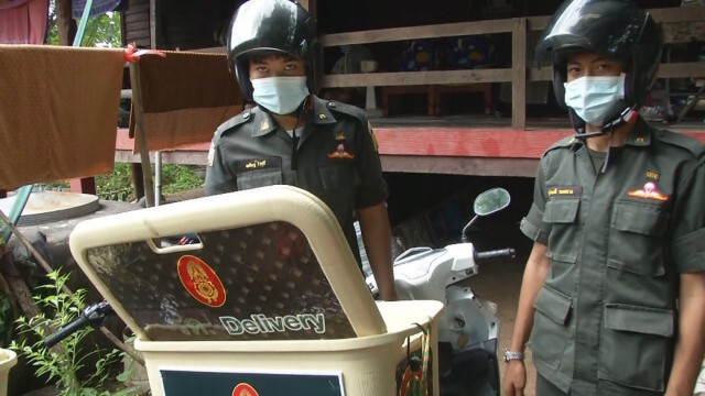 รด.21 Delivery แว้นส่งถุงยังชีพช่วยผู้มีรายได้น้อย