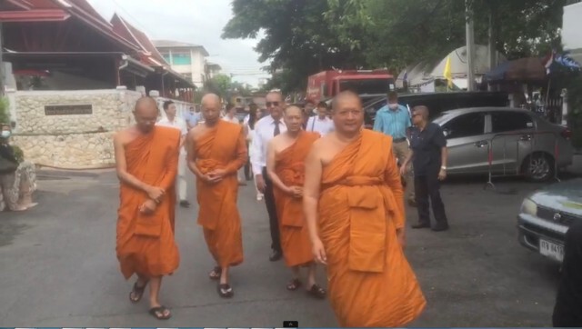 ภารกิจเช้าแรกของ "อภิรัชตโน" ณ วัดหงส์ฯ