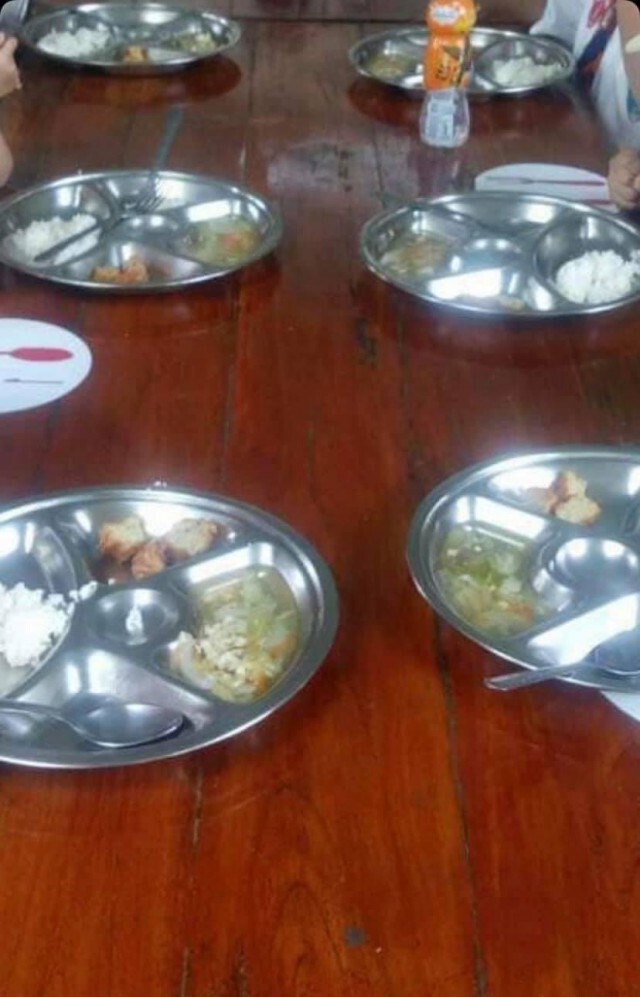 อีกแล้ว! เศษผัก-เศษหมู อาหารกลางวันโรงเรียนดัง