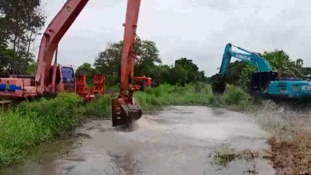 มวลน้ำก้อนใหญ่ทะลักเข้าเมืองโคราช