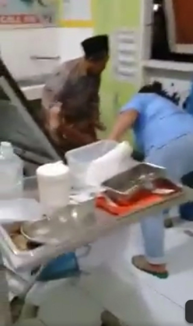 ฮาลั่นโซเชียล (คลิป) หนุ่มเงิบตกเตียง รพ. แผลเก่ายังไม่หายแผลใหม่ตามมาแล้ว