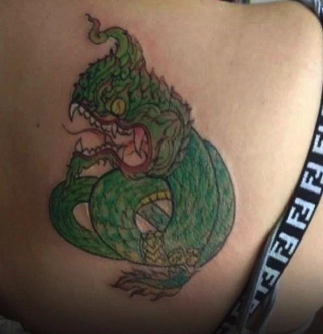 ช่างสักแก้ลายให้สาวสักพญานาค โดนแฉรอบ 2 กอดคอเพื่อนร้องไห้เรียกคะแนนสงสาร