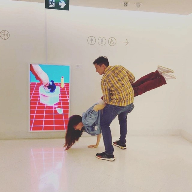 ‘วรรณสิงห์’ โชว์หวาน กอดคอ ‘มารีญา’ ถามทำไมคนแซว สงสัยจัง?