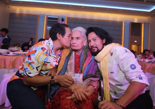 โซเชียลแห่ให้กำลังใจคุณแม่ปรางทิพย์ ของ"บิณฑ์-เอกพันธ์" ลื่นล้ม หัวฟาดโต๊ะ