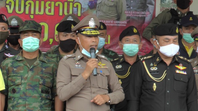 รวบแก๊งยาบ้าข้ามชาติขณะรับของใกล้โรงพัก
