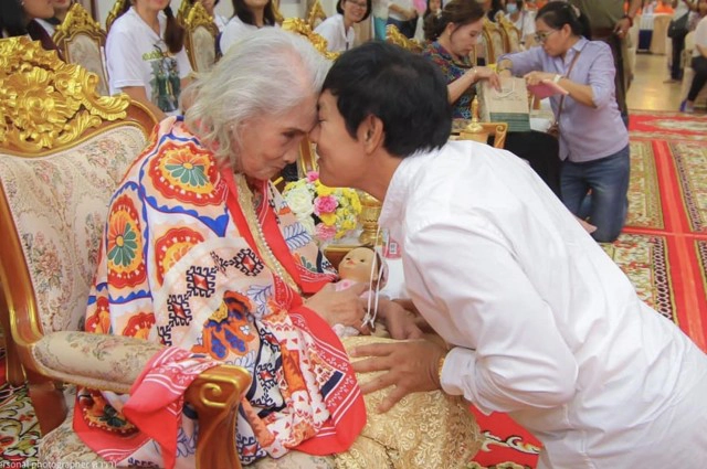 โซเชียลแห่ให้กำลังใจคุณแม่ปรางทิพย์ ของ"บิณฑ์-เอกพันธ์" ลื่นล้ม หัวฟาดโต๊ะ