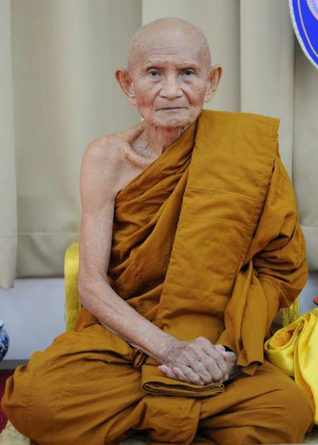 สุดอาลัย "หลวงพ่อใหญ่" เกจิดังโคราช มรณภาพอย่างสงบ สิริอายุ 96 ปี