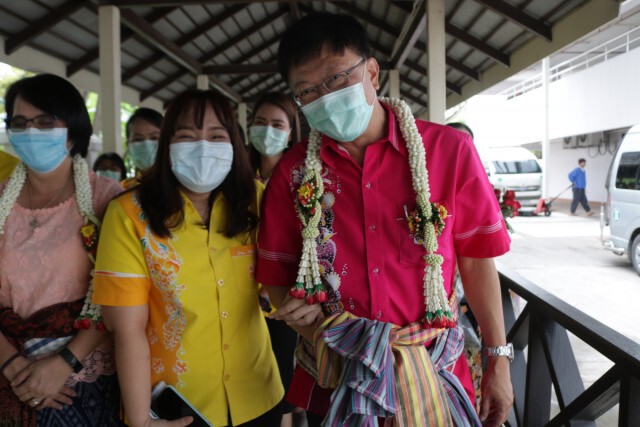 บุคลากร รพ.ขอนแก่นต้อนรับ"นพ.ชาญชัย" คืนกลับรับตำแหน่งเดิม