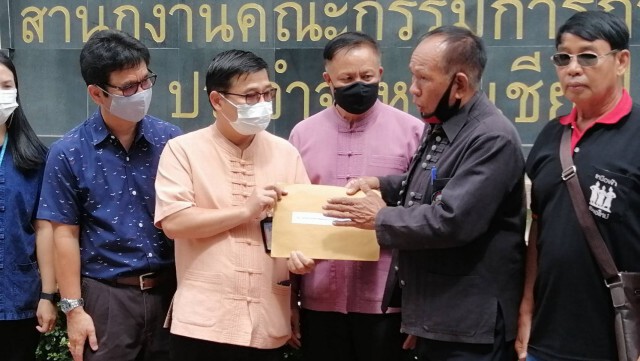 เผาพวงหรีดประชด กกต. แจกใบส้ม "สุรพล"