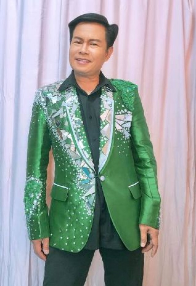 "มนต์สิทธิ์" แจกเลขเด็ด โพสต์ภาพอวดลอตเตอรี่ 11 ชุด
