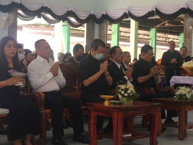 "นิพนธ์"มท.2ร่วมฌาปนกิจศพนายสัตวแพทย์สวนสัตว์สงขลา