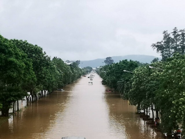 เมืองปากช่อง​อ่วม!!​ น้ำป่าทะลัก มิตรภาพสายเก่าเกือบ1เมตร