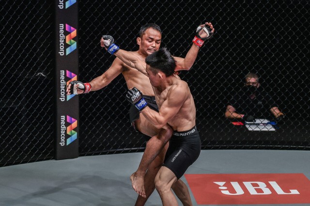 สามเอ ไก่ย่างห้าดาว คว่ำนักชกออสเตรเลีย วันฯเวทีสิงคโปร์