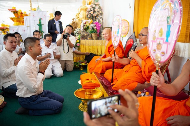 "บิ๊กโจ๊ก"โผล่ทอดกฐิน"วัดห้วยปลากั้ง"