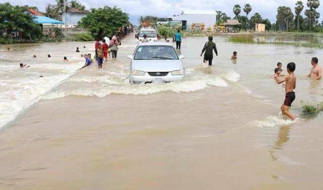 น้ำท่วม "กัมพูชา" คร่า 11 ชีวิต จมน้ำ-ฟ้าผ่า