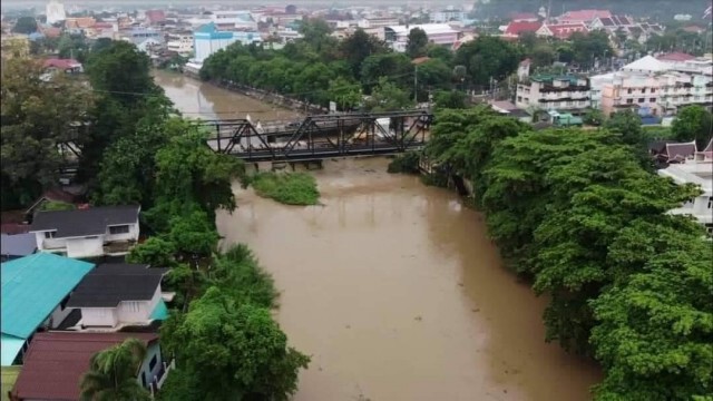ด่วน.! "เพชรบุรี" ประกาศให้ขนย้ายสิ่งของหนีน้ำท่วม