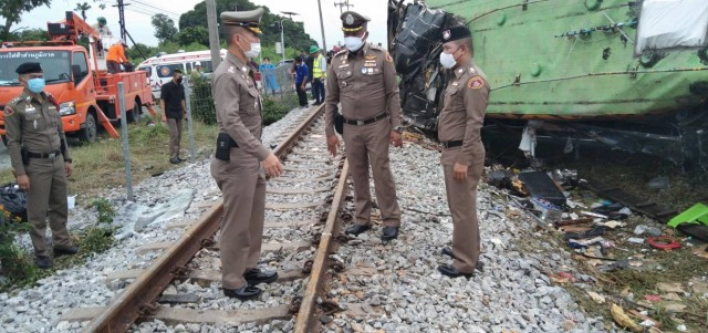 ผบ.ตร.เสียใจอุบัติเหตุ รถไฟ ชนรถบัส ทอดกฐิน