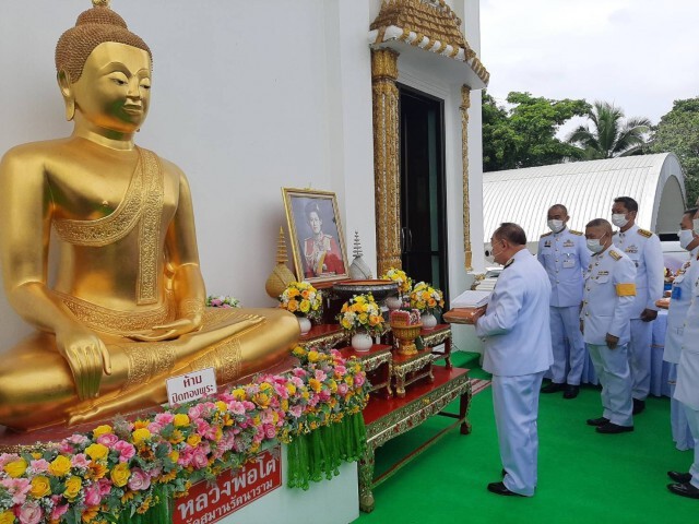 "พล.อ.ประวิตร" อัญเชิญผ้าพระกฐินพระราชทาน ทอดวัดสมานฯ