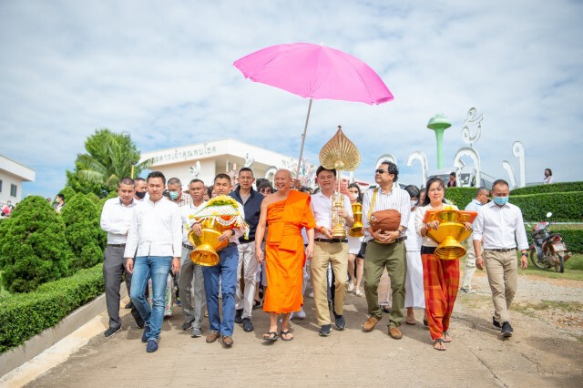 "บิ๊กโจ๊ก"โผล่ทอดกฐิน"วัดห้วยปลากั้ง"