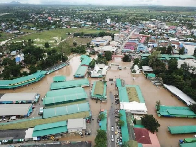 น้ำป่าหลากท่วมตลาดบ้านแหลม "จันทบุรี"