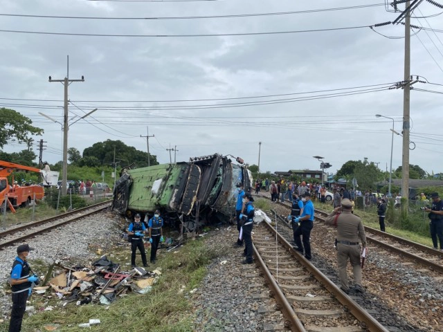 ผบ.ตร.เสียใจอุบัติเหตุ รถไฟ ชนรถบัส ทอดกฐิน