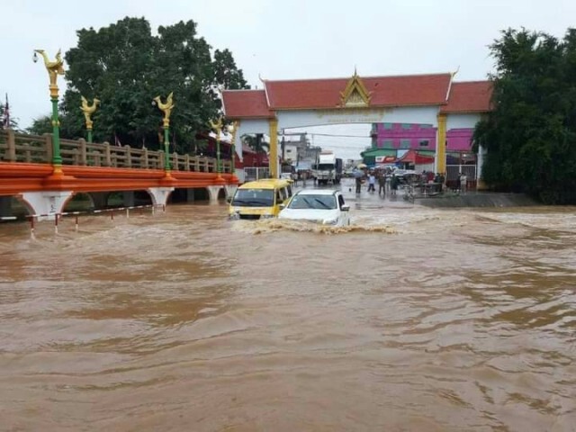 น้ำป่าหลากท่วมตลาดบ้านแหลม "จันทบุรี"