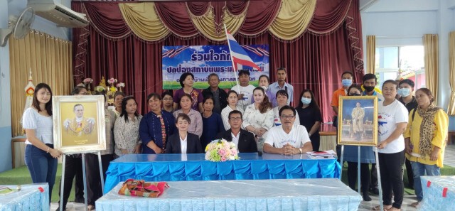"เสื้อแดงภาคตะวันออก"ออกโรงป้องพระมหากษัตริย์ ปฏิเสธร่วมม๊อบ 14 ต.ค.