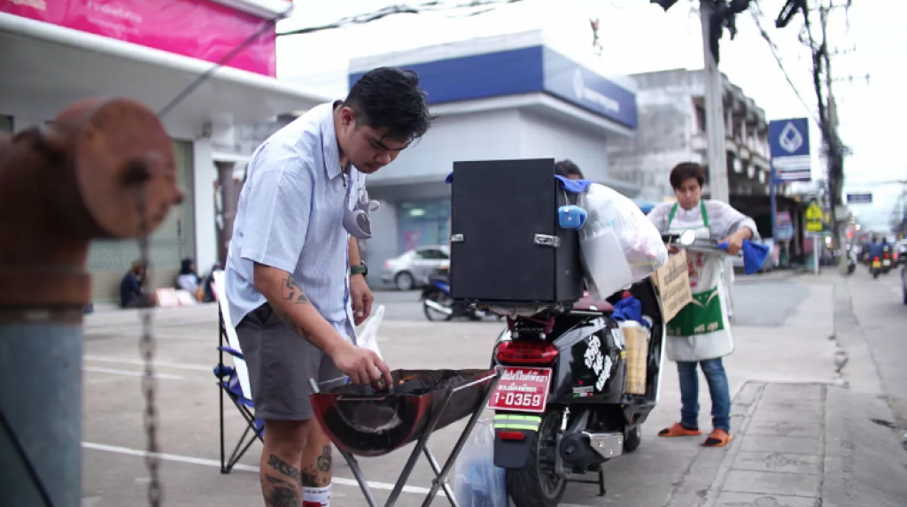 งานไม่เคยทำให้เราทุกข์ ถ้าเราทำมันด้วยความสุข งานไม่เคยทำให้เราทุกข์ ถ้าเราทำมันด้วยความสุข