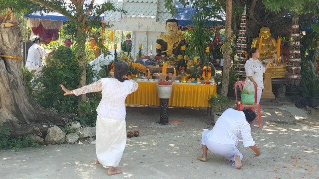 รวมพลคนร่างทรง-บวงสรวงรูปปั้นพญาผาบ