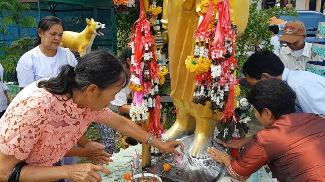 รวมพลคนร่างทรง-บวงสรวงรูปปั้นพญาผาบ