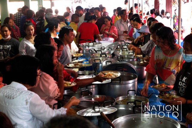 กฐินวัดวังใหญ่! สามัคคีไทย-มอญ ชุ่มฉ่ำบุญกลางสายฝน