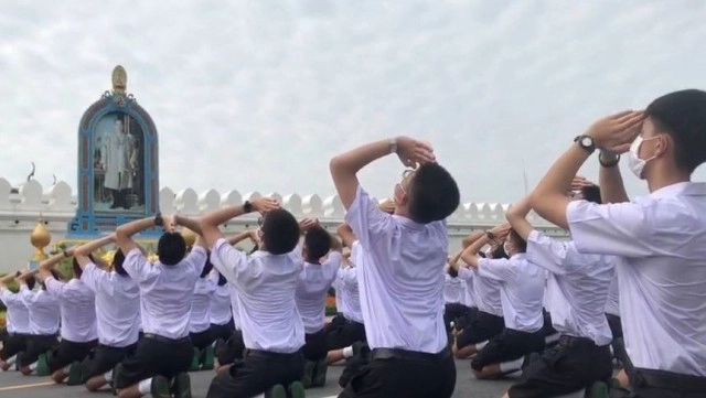 "จตุรมิตร" ถวายบังคม-ราชสักการะ เนื่องในวันคล้ายวันสวรรคต ร.9