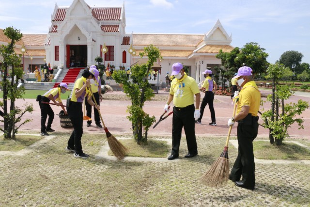 จิตอาสาพัฒนาพระราชวังจันทน์เนื่องในวันคล้ายวันสวรรคต ร.9