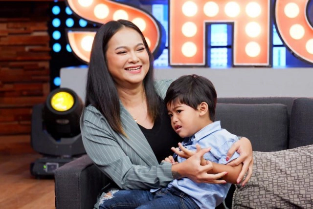 "แมงปอ ชลธิชา" เผยเรื่องราวความรักสุดทรหด