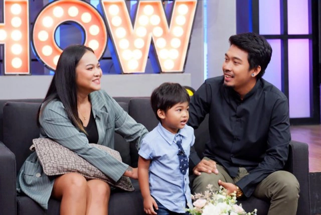 "แมงปอ ชลธิชา" เผยเรื่องราวความรักสุดทรหด