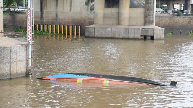 เรือหาปลาชนเรือนักท่องเที่ยวเจ็บ 8 เสียชีวิต 1