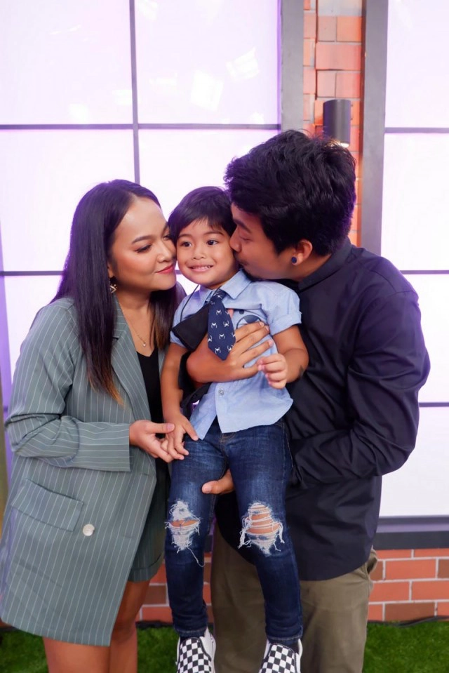 "แมงปอ ชลธิชา" เผยเรื่องราวความรักสุดทรหด