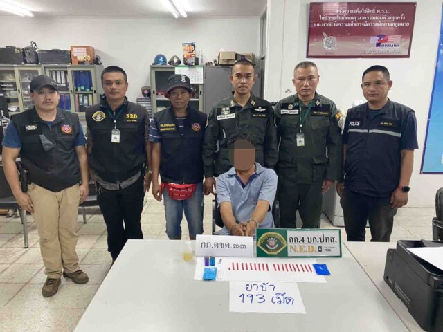 นาทีระทึก "ส.ต.ท"ยิงยางรถ-จับคนร้าย