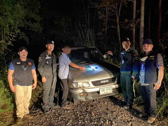 นาทีระทึก "ส.ต.ท"ยิงยางรถ-จับคนร้าย