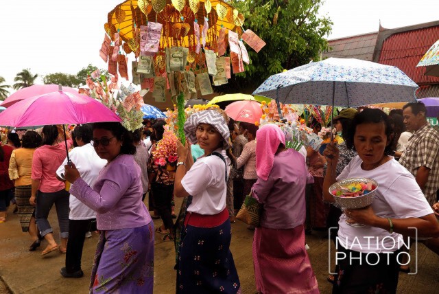 กฐินวัดวังใหญ่! สามัคคีไทย-มอญ ชุ่มฉ่ำบุญกลางสายฝน