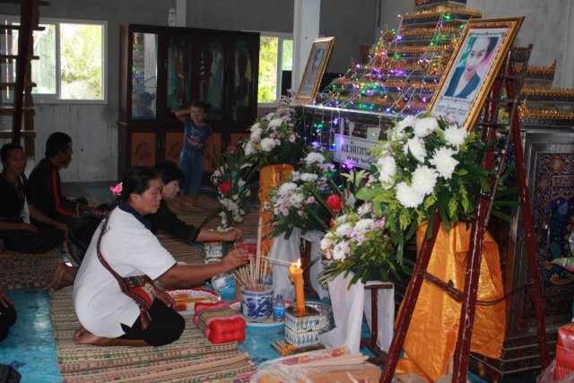 ญาติเศร้ารับศพสาวสายบุญกฐินบัสมรณะฉะเชิงเทรา 18 ศพ