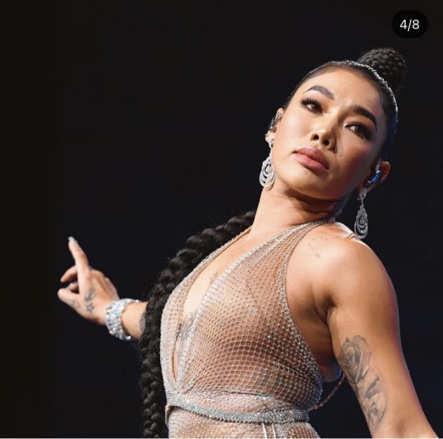 " ดา เอ็นโดรฟิน " ชุดแซ่บซีทรูเว้าสูงทะลุ แย่งซีนทุกสายตา ซี้ดปากเผ็ดไฟลุก