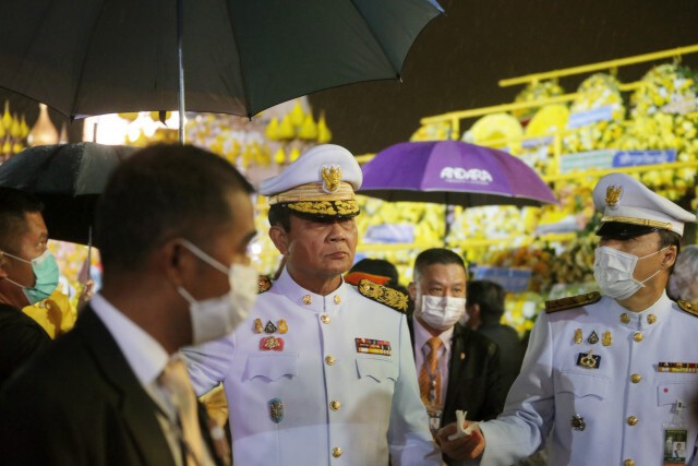 นายกฯนำจุดเทียนน้อมรำลึกพระมหากรุณาธิคุณในหลวงร.9