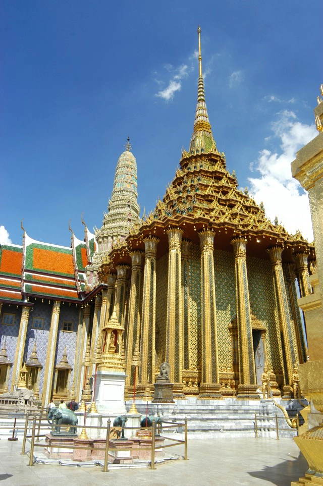 'ปราสาทพระเทพบิดร' สถานที่ประดิษฐาน พระบรมรูปสมเด็จพระบูรพมหากษัตริย์