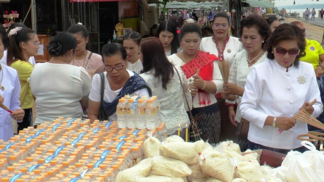 ถูกรางวัลที่1แก้บนแจกเงินครึ่งแสนถวายเป็นพระราชกุศล