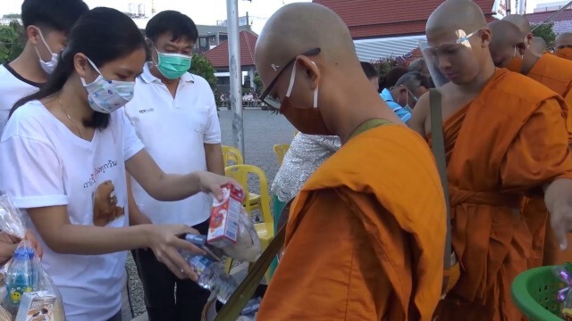 ปชช.ทำบุญตักบาตรถวายเป็นพระราชกุศลฯ