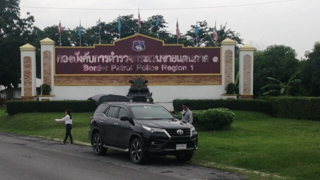 ตร.คุมตัวแกนนำคณะราษฎรมาที่ตชด.ภ.1