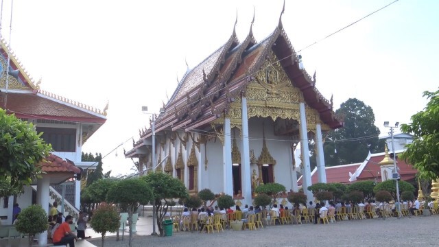 ปชช.ทำบุญตักบาตรถวายเป็นพระราชกุศลฯ