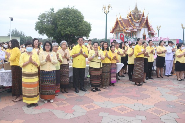 สวมเสื้อเหลือง-ทำบุญตักบาตรวันคล้ายสวรรคต