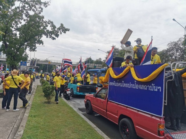 สรุปไทม์ไลน์ "ชุมนุม 14 ตุลา" และการเฝ้ารอรับเสด็จฯช่วงเช้า (07.00-12.00 น.)